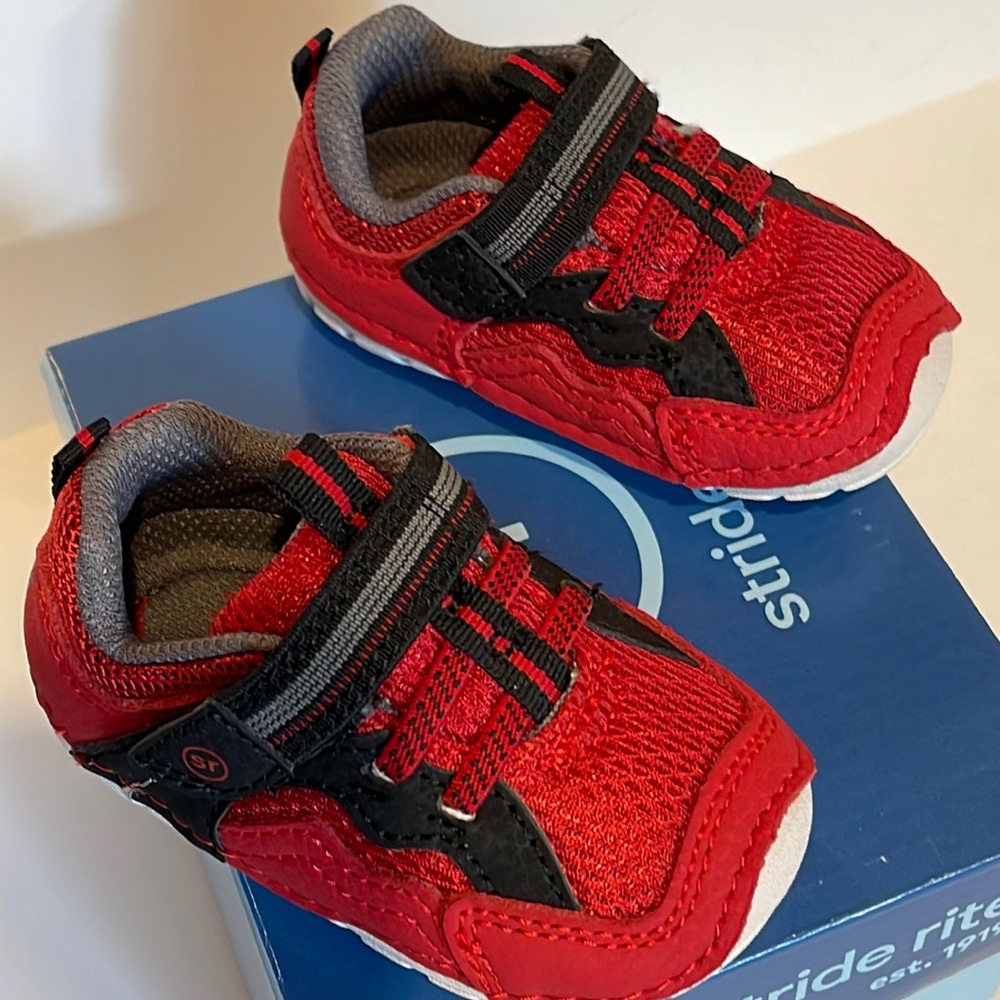 Brand new in box stride rite soft motion kylo in red.